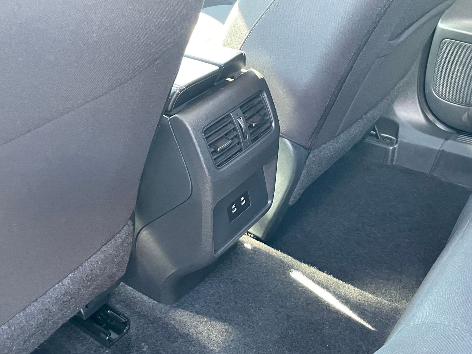 Used 2025 Nissan Rogue SV image 24