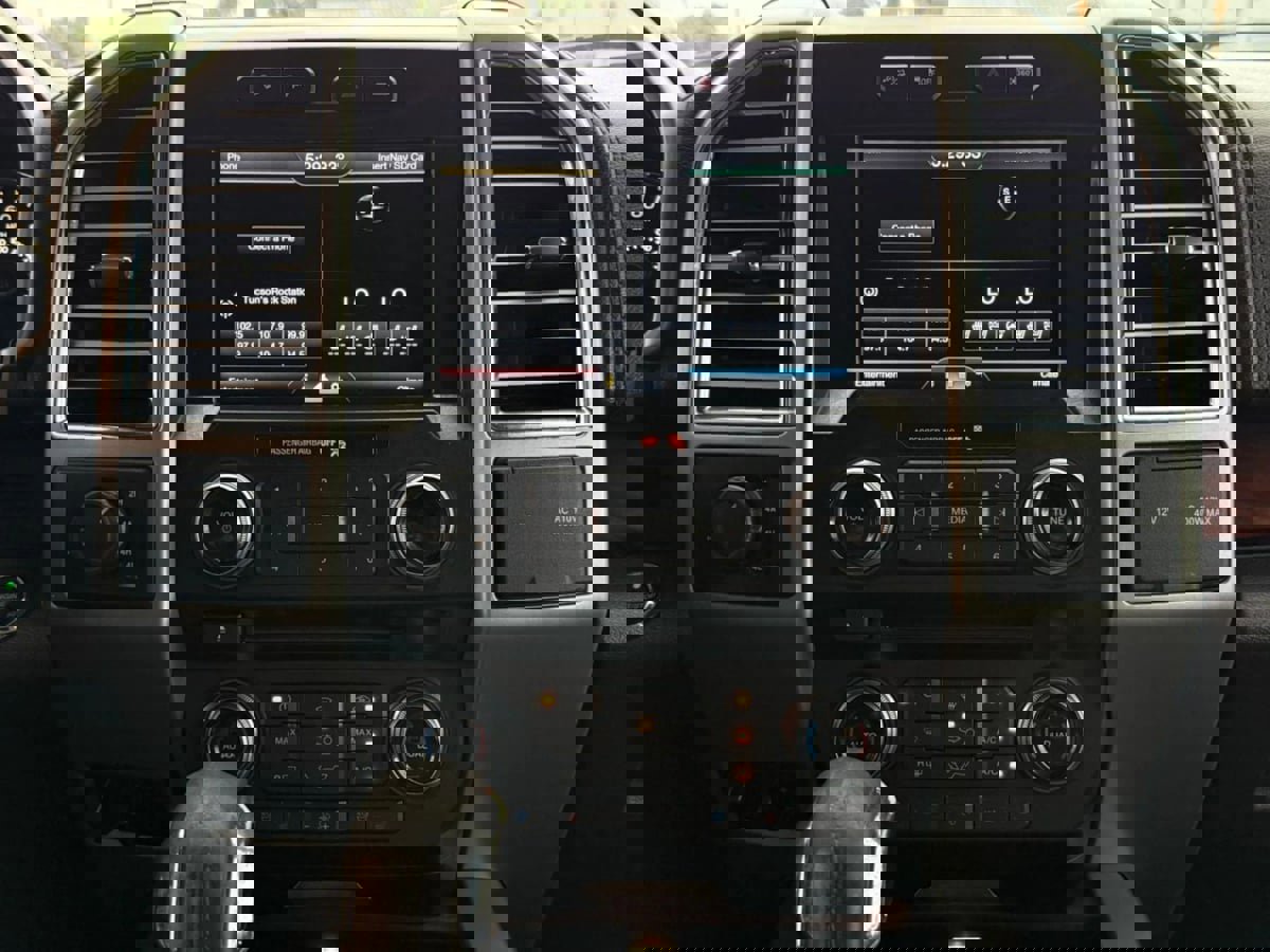 Used 2015 Ford F150 King Ranch w/ Equipment Group 601A Luxury AWD/4WD image 33