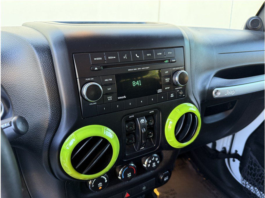 Used 2014 Jeep Wrangler Unlimited Sahara w/ Connectivity Group AWD/4WD image 17