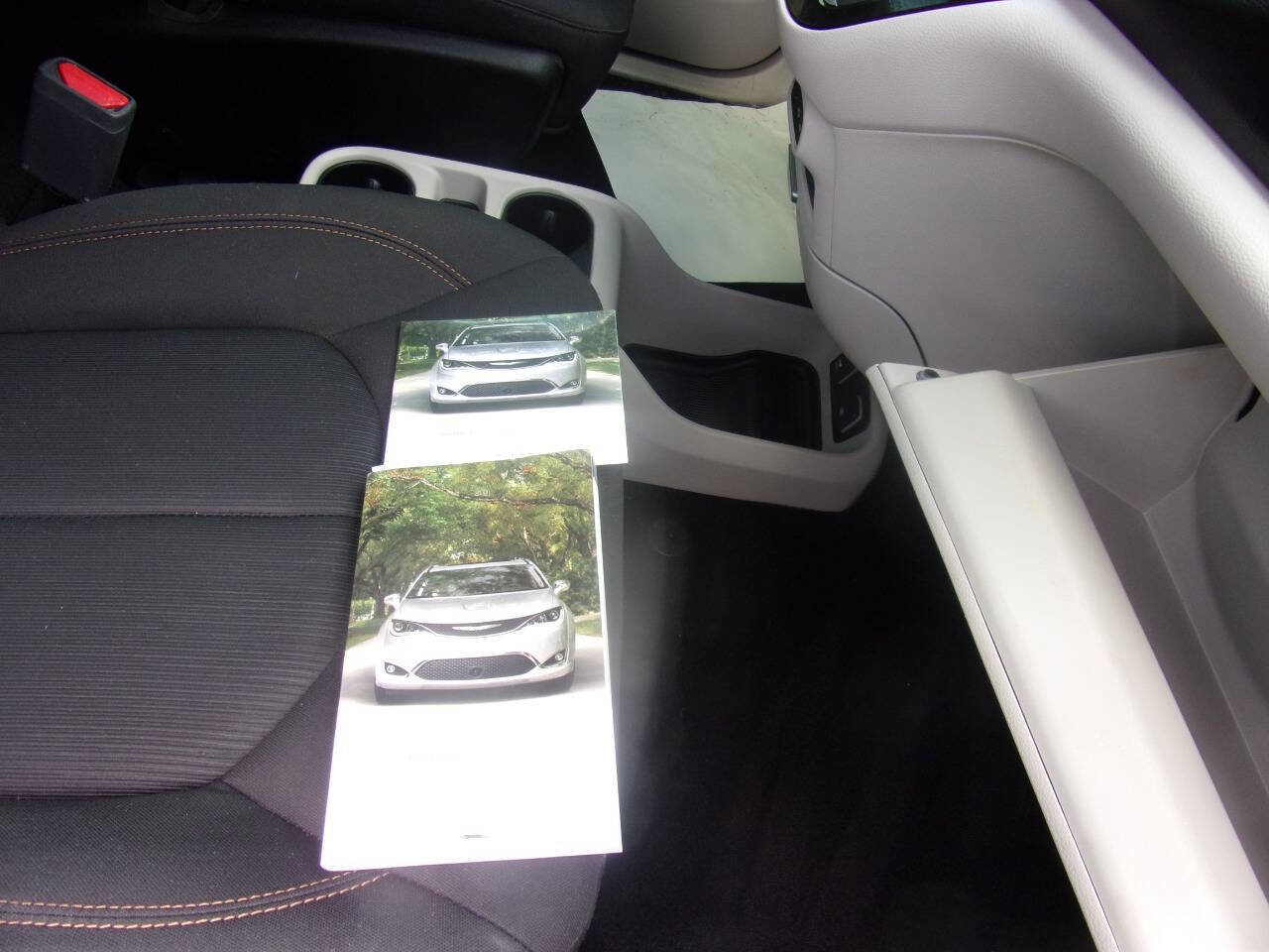 Used 2017 Chrysler Pacifica Touring image 14