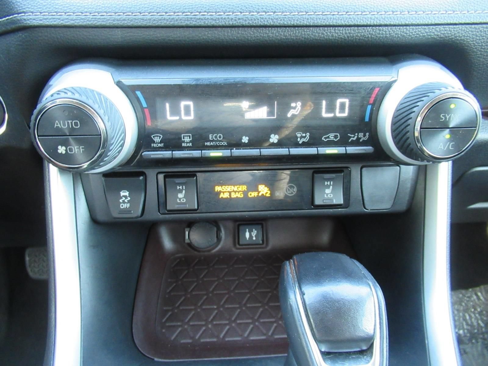 Used 2019 Toyota RAV4 Limited AWD/4WD image 29