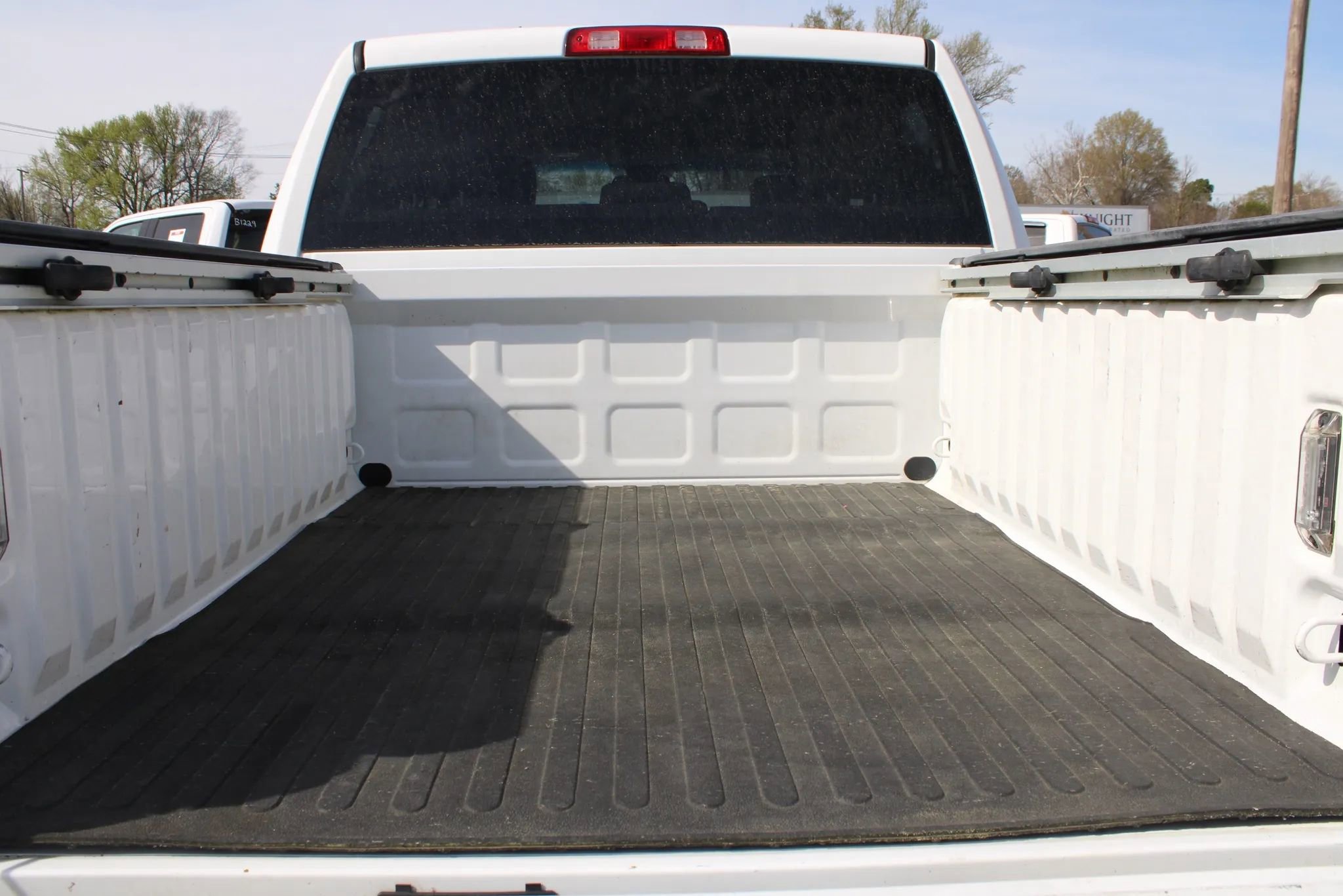 Used 2017 RAM 1500 SLT w/ Protection Group AWD/4WD image 11
