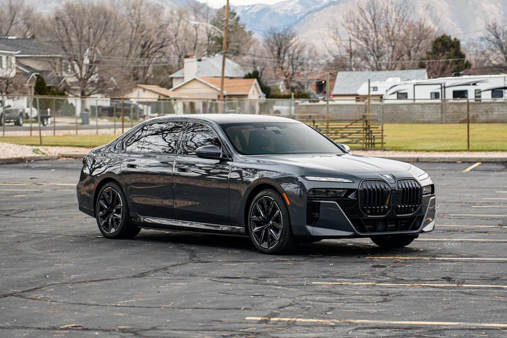 Used 2026 BMW i7 xDrive60 w/ Executive Package image 3