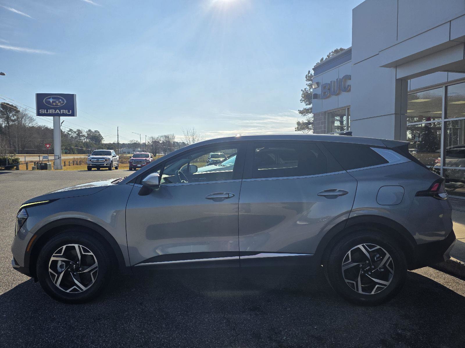 Used 2024 Kia Sportage LX image 8