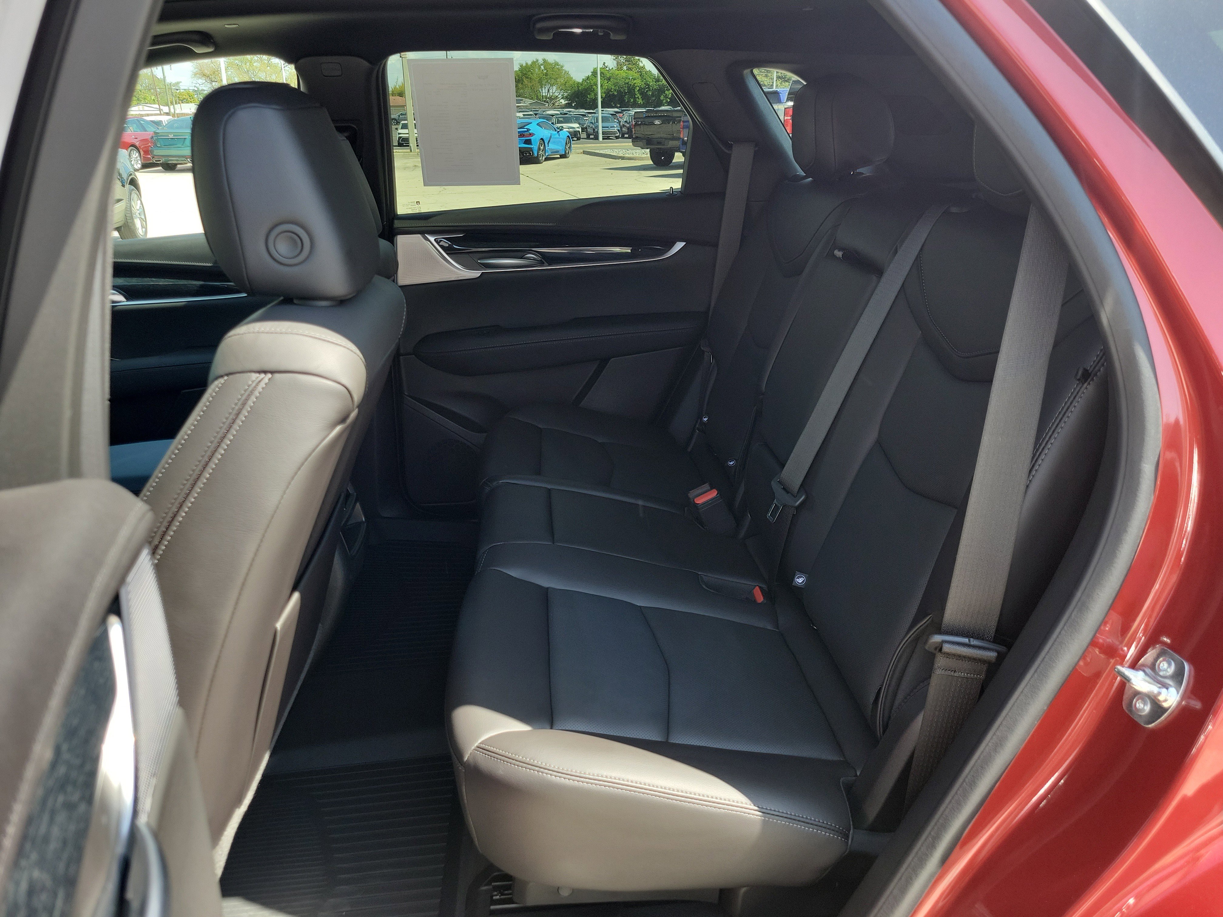 Certified 2025 Cadillac XT5 Premium Luxury w/ LPO, Floor Liner Package image 17