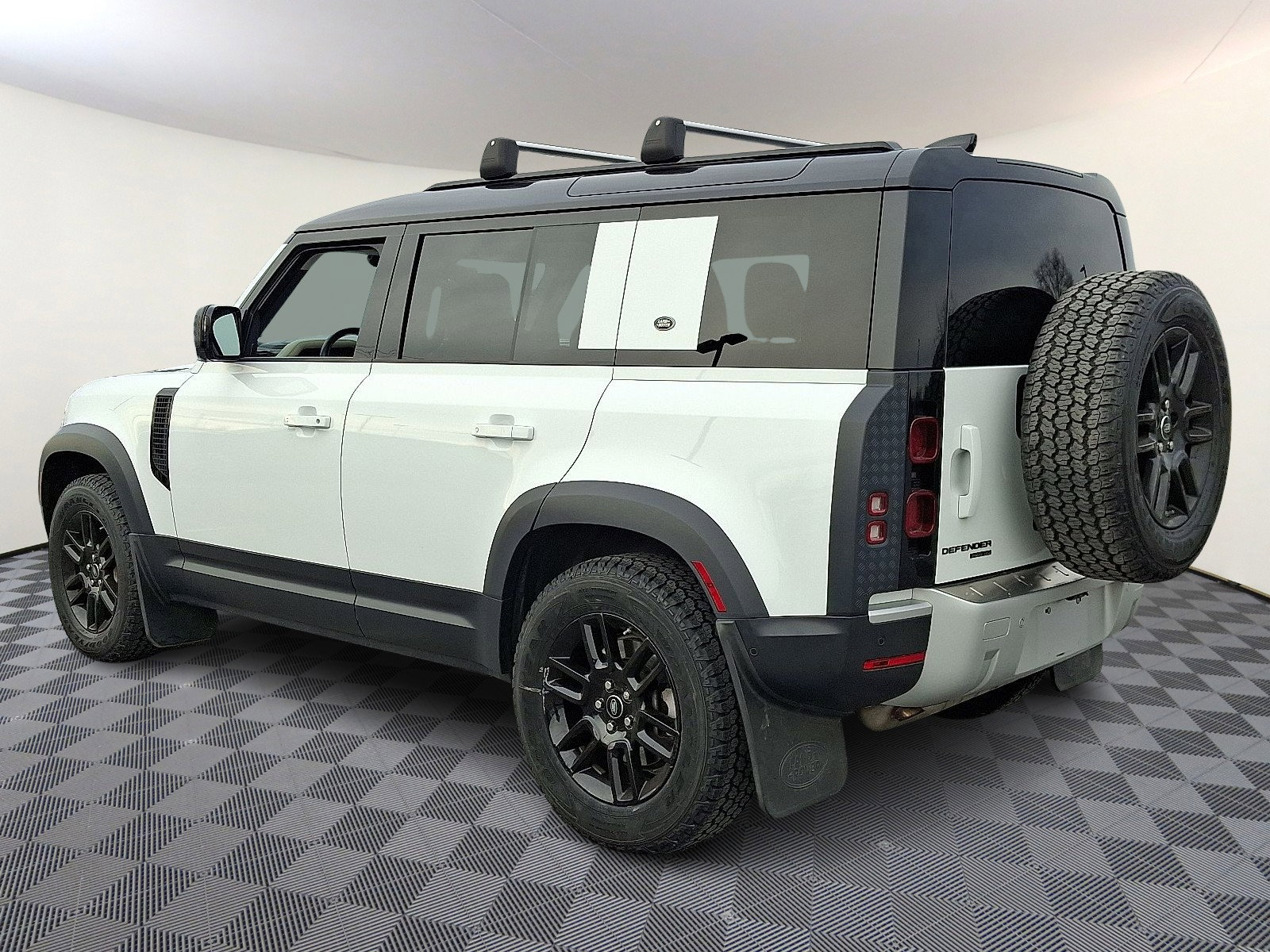 Used 2020 Land Rover Defender 110 HSE image 2