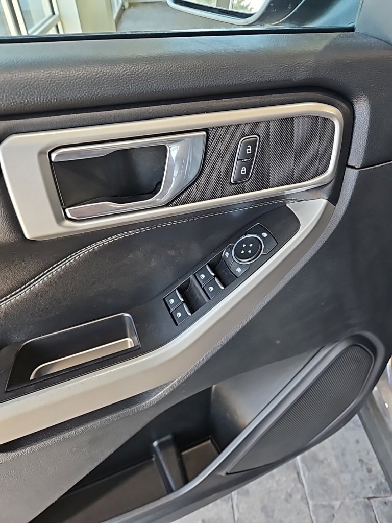 Used 2022 Ford Explorer XLT image 29