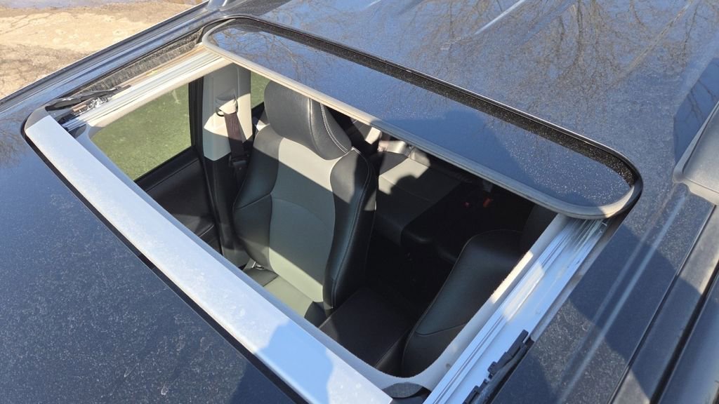 Used 2019 Toyota 4Runner SR5 image 3