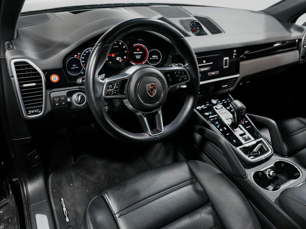 Used 2023 Porsche Cayenne w/ Premium Package image 16