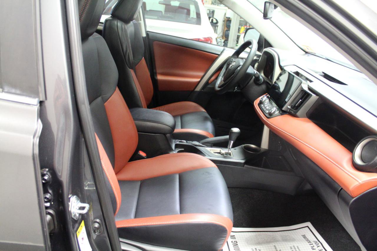 Used 2015 Toyota RAV4 Limited w/ Technology Package image 22