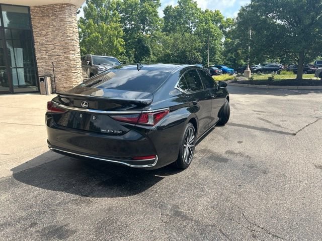 Certified 2023 Lexus ES 250 w/ Premium Package AWD/4WD image 7