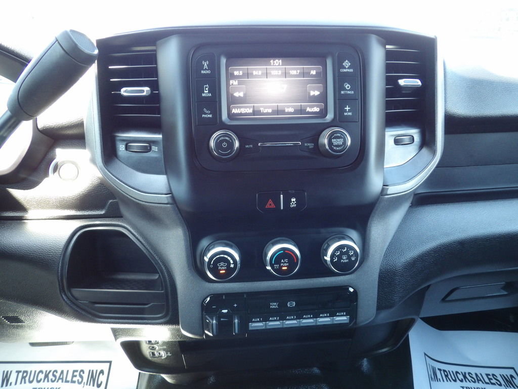Used 2021 RAM 5500 Tradesman w/ Chrome Appearance Group RWD image 23