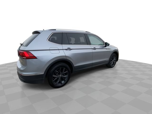 Used 2024 Volkswagen Tiguan SE FWD image 2