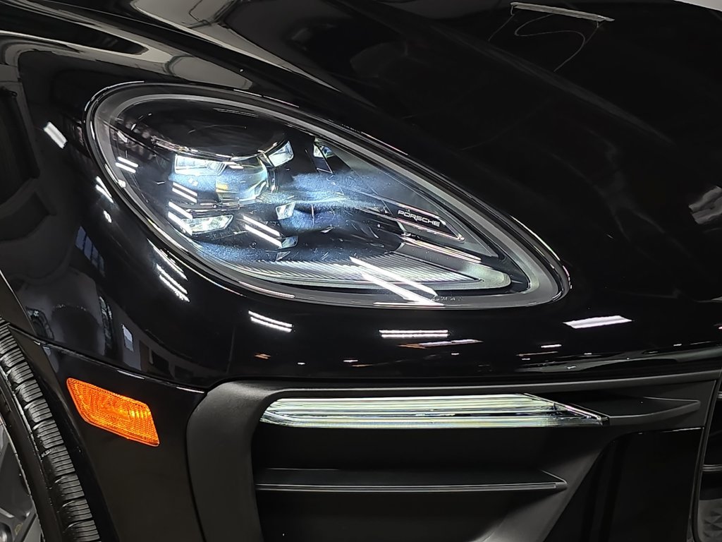 Certified 2026 Porsche Macan AWD/4WD image 12
