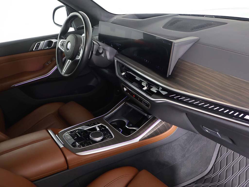Used 2024 BMW X7 M60i image 33