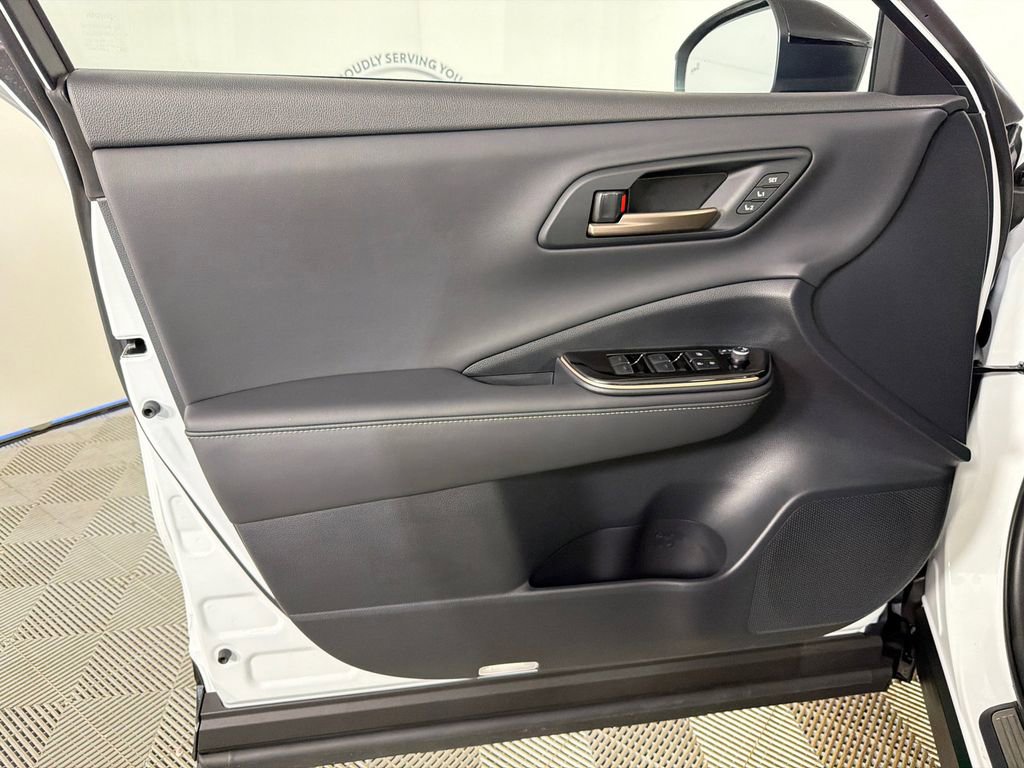 Used 2025 Toyota Crown Signia w/ Advanced Technology Package AWD/4WD image 11