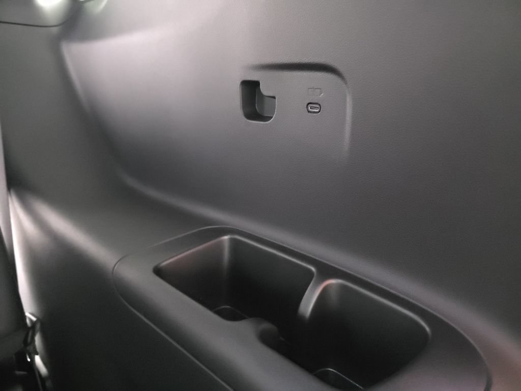 New 2027 Chevrolet Traverse RS w/ LPO, Floor Liner Package FWD image 31