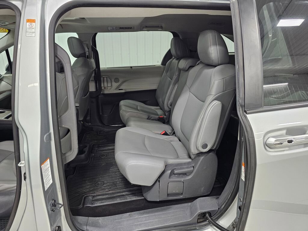 Used 2021 Toyota Sienna XLE w/ XLE Plus Package image 13