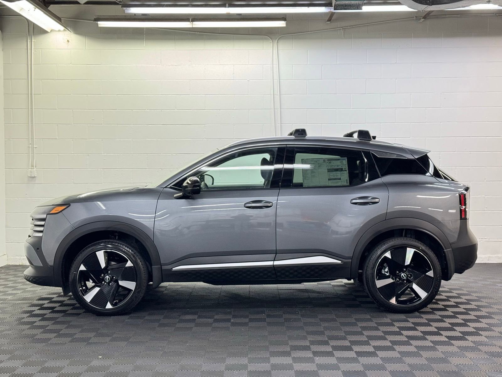 New 2026 Nissan Kicks SR w/ Cold Weather Package image 2