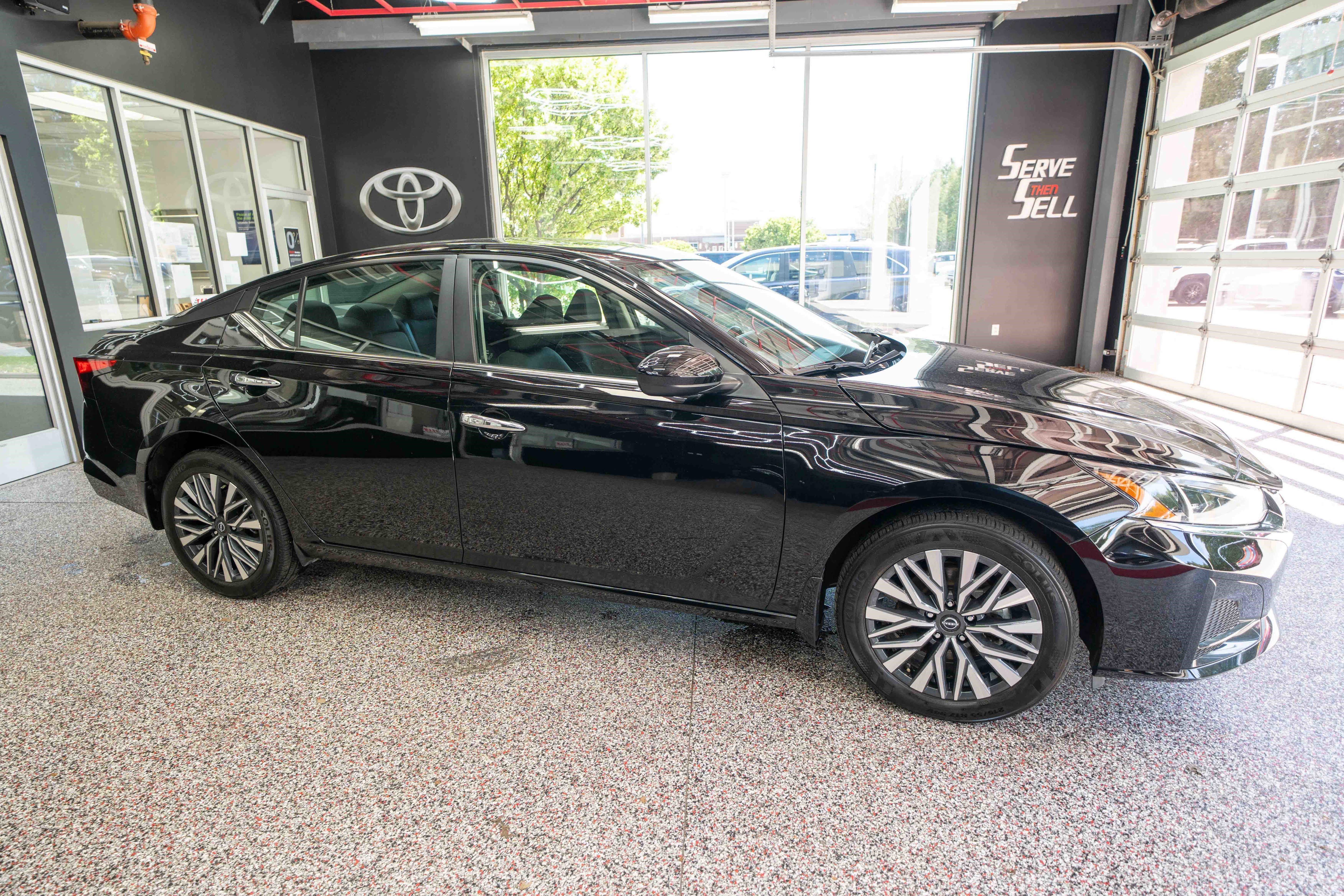 Used 2024 Nissan Altima 2.5 SV w/ SV Premium Package image 5
