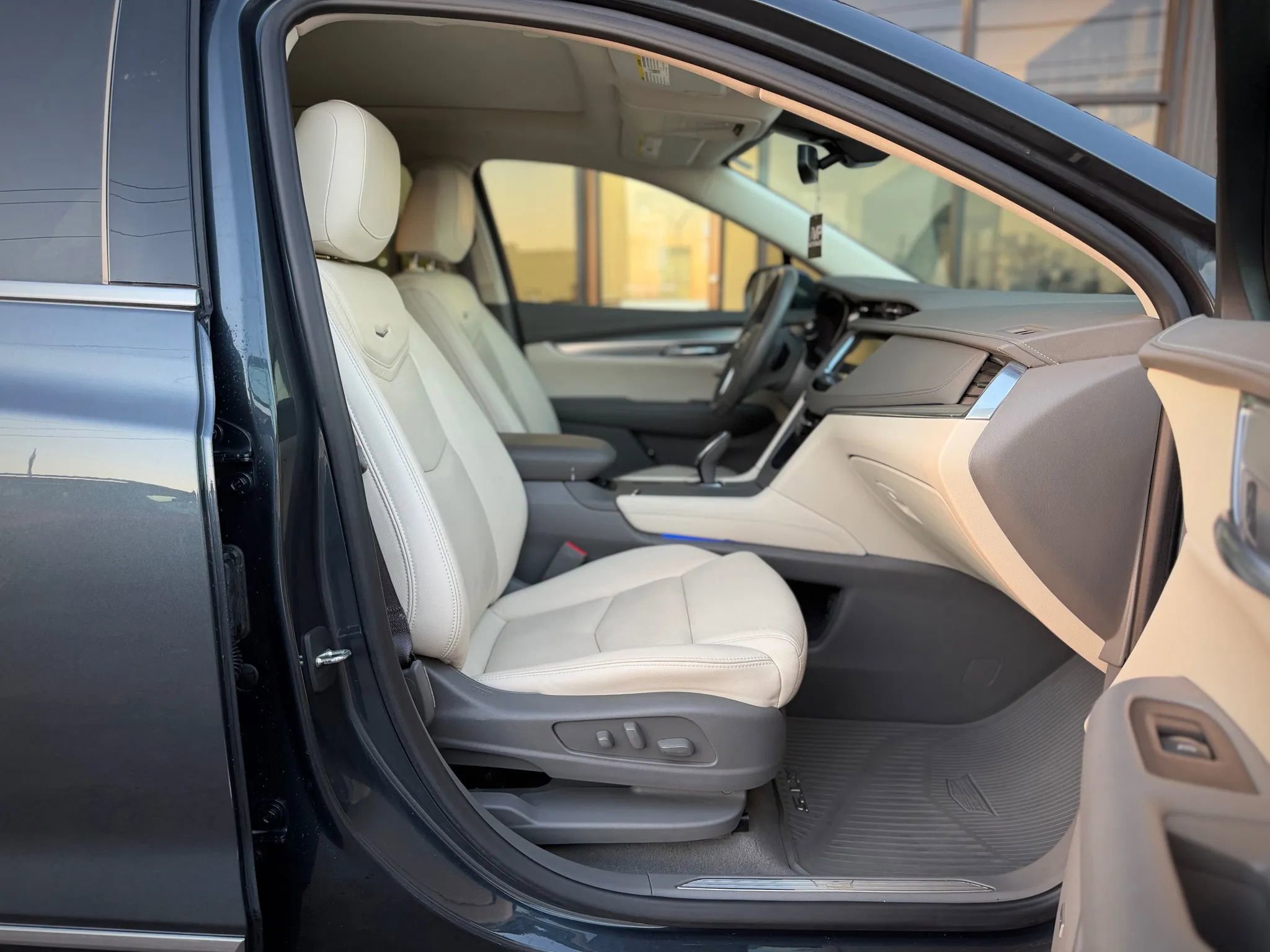 Used 2019 Cadillac XT5 Luxury w/ LPO, Radiant Package image 20