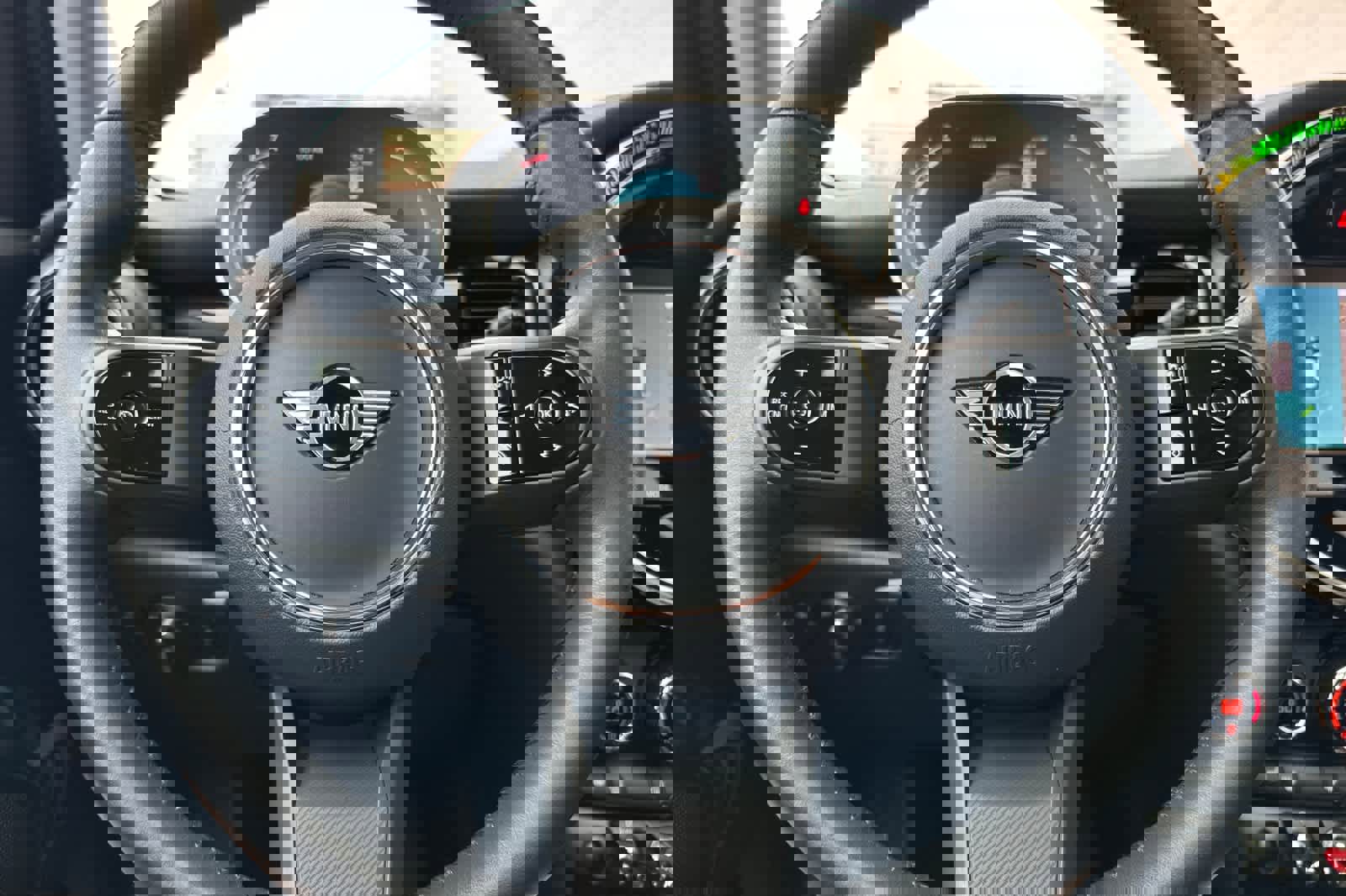 Used 2024 MINI Cooper 4-Door Hardtop image 25