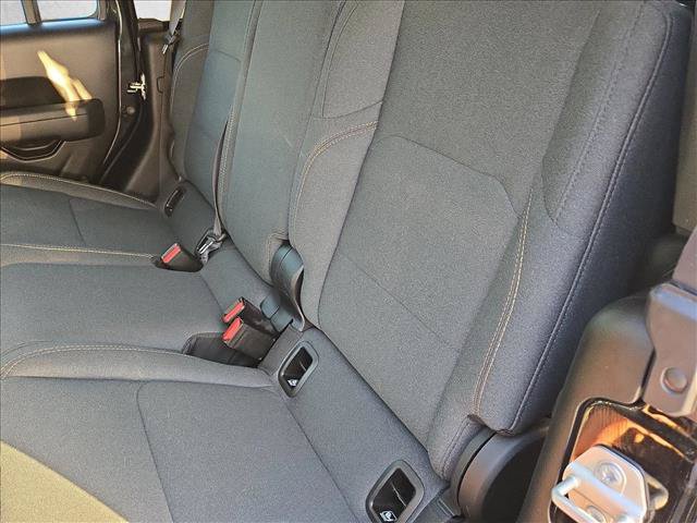 Used 2024 Jeep Gladiator Sport AWD/4WD image 17