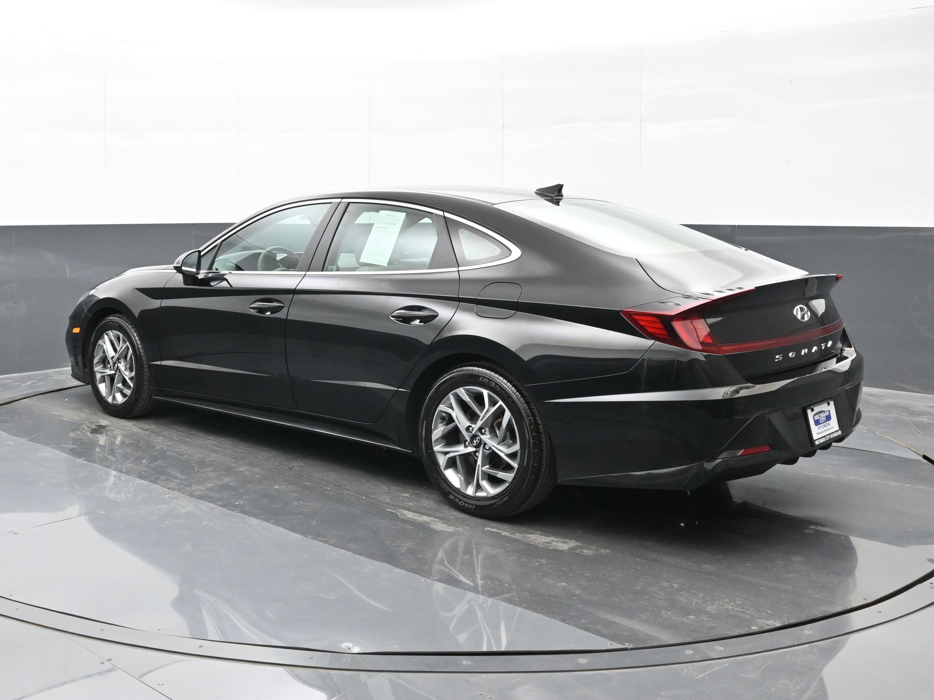 Used 2022 Hyundai Sonata SEL w/ Preferred Accessory Package image 6