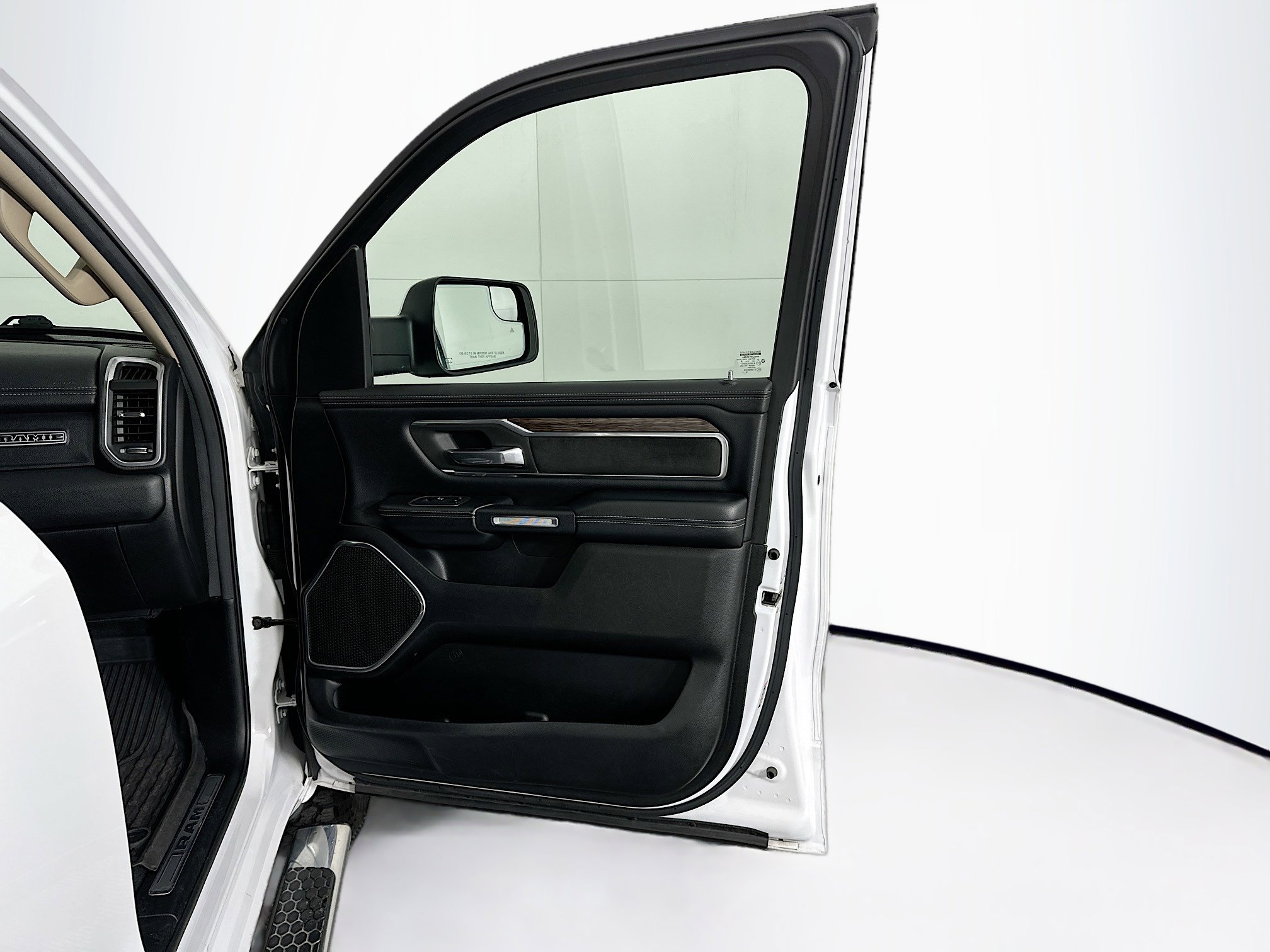 Used 2020 RAM 1500 Laramie image 32