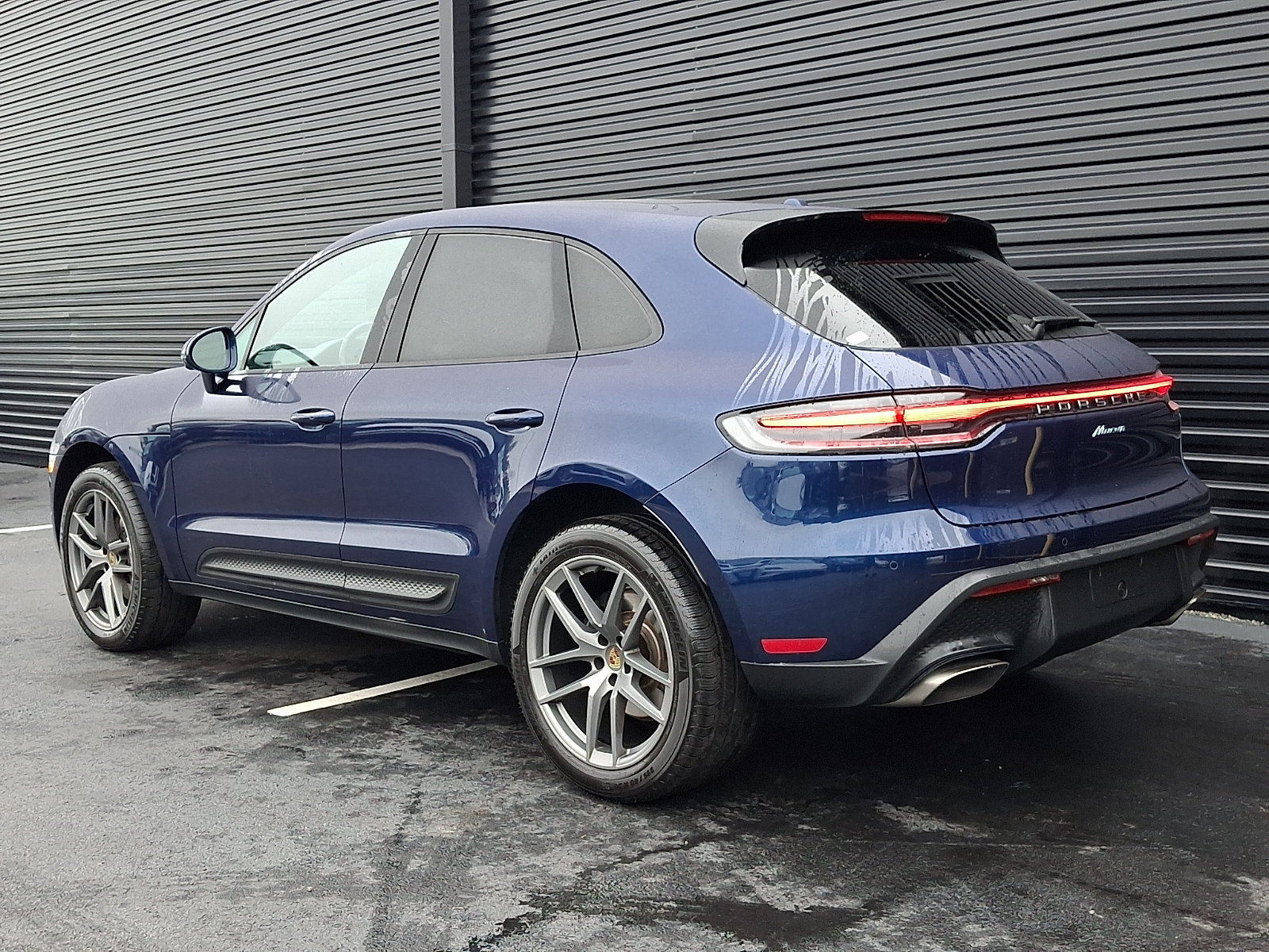 Certified 2025 Porsche Macan AWD/4WD image 3
