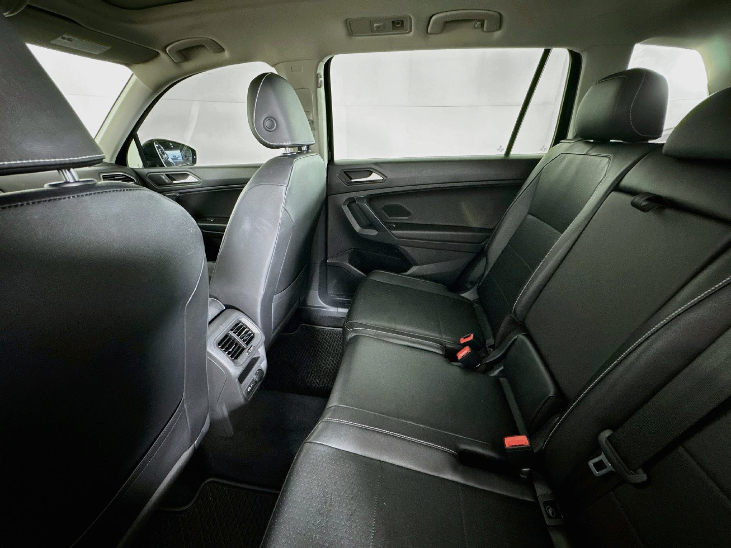 Used 2021 Volkswagen Tiguan SEL FWD image 22