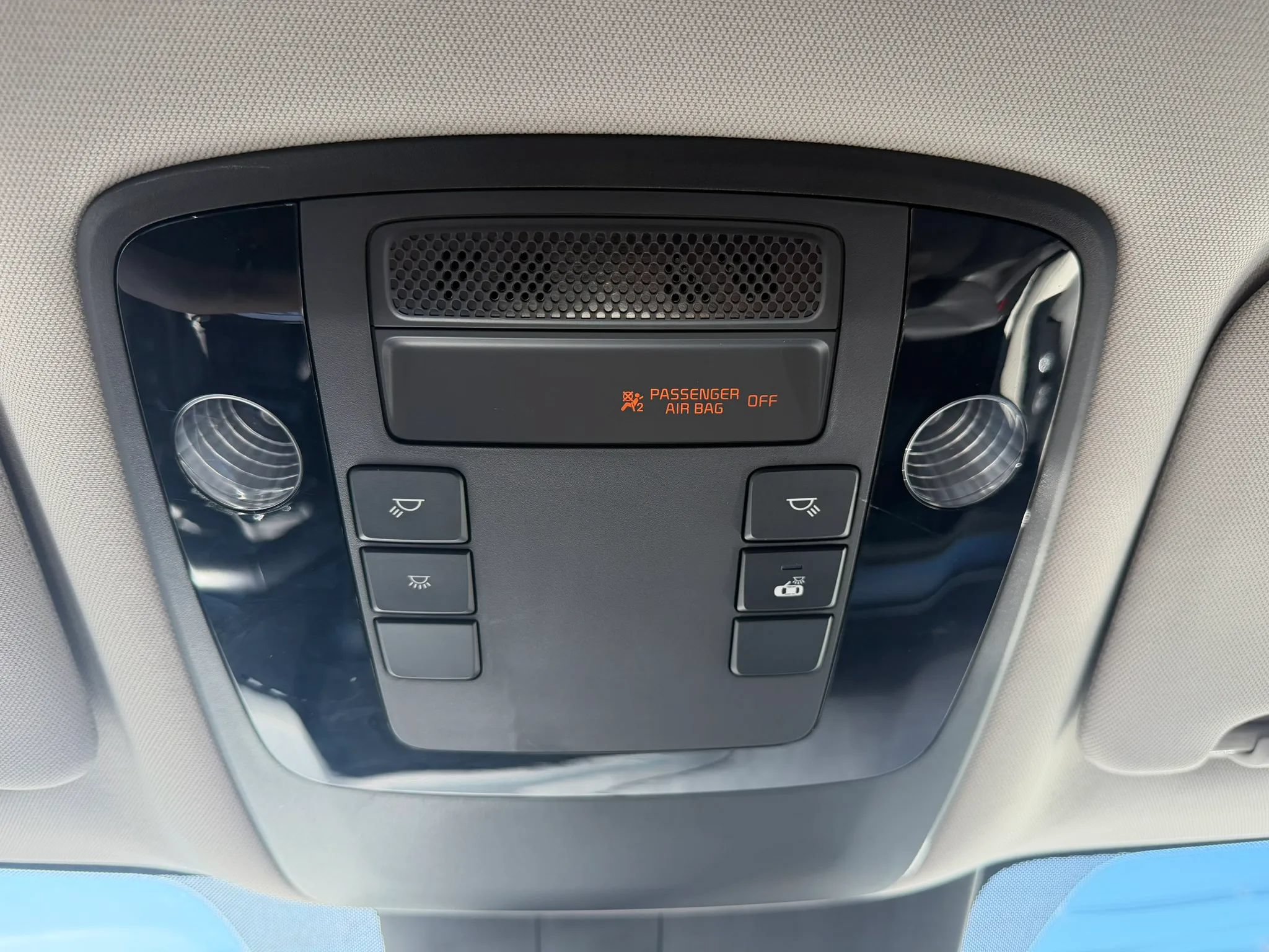 Used 2023 Kia Carnival LX FWD image 23