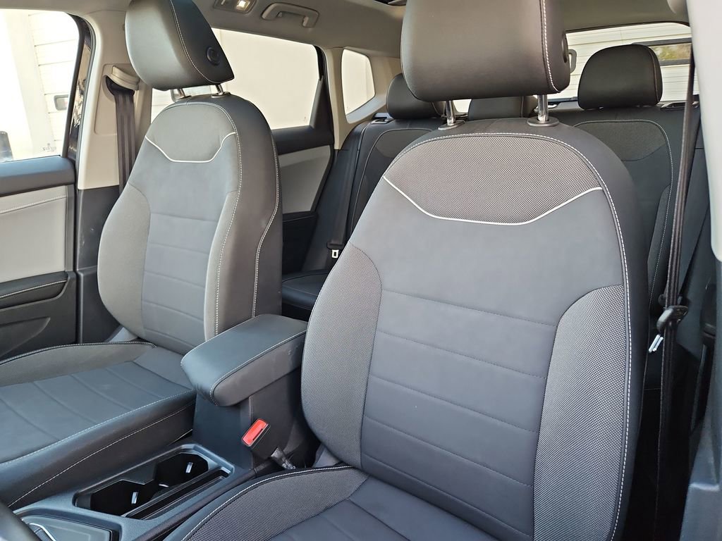 Used 2024 Volkswagen Taos SE image 25