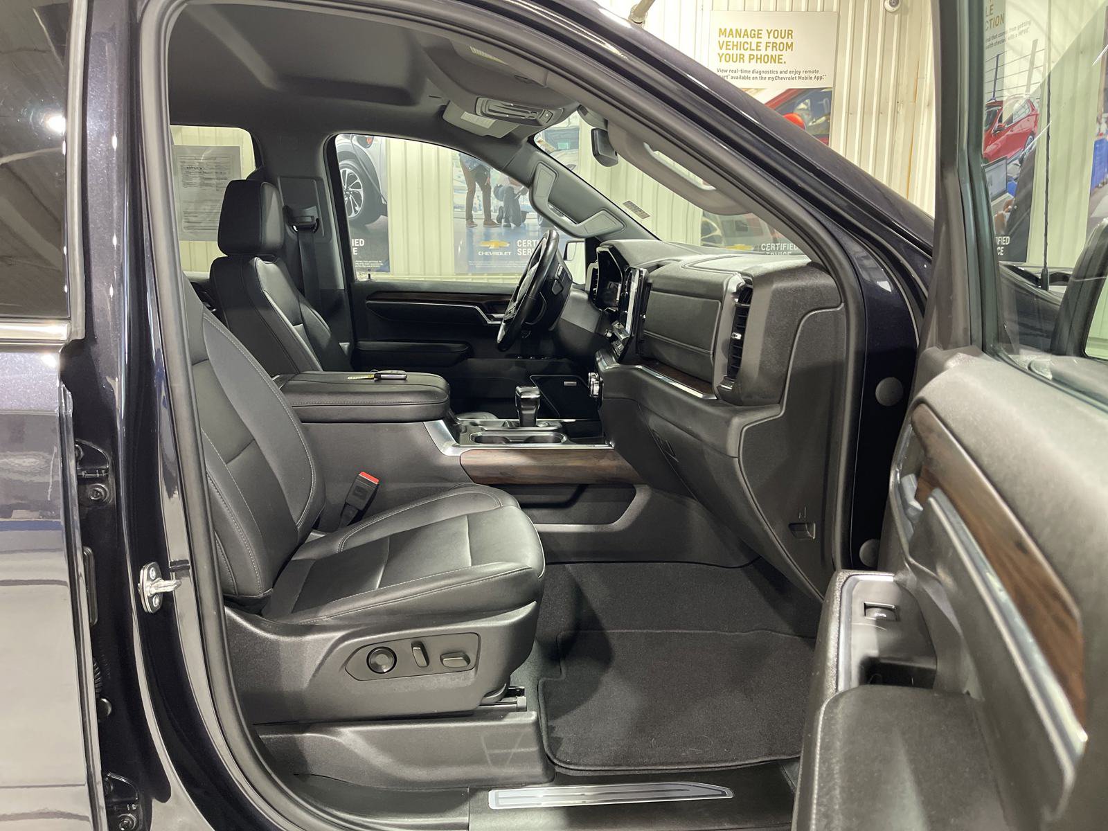 Used 2023 GMC Sierra 1500 SLT w/ SLT Premium Package AWD/4WD image 18