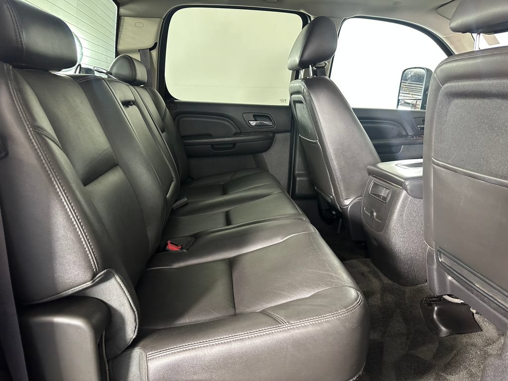 Used 2013 GMC Sierra 2500 Denali w/ Suspension Package, Off-Road AWD/4WD image 25