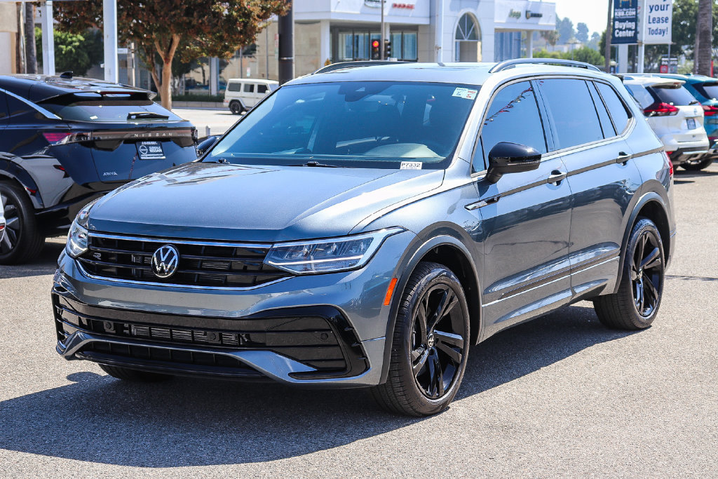 Used 2024 Volkswagen Tiguan SE R-Line FWD image 3