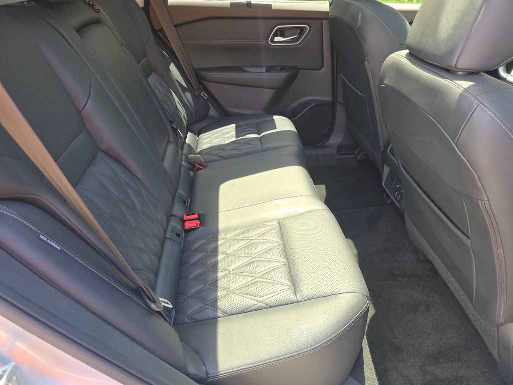 Used 2023 Nissan Rogue Platinum w/ Platinum Premium Package AWD/4WD image 20
