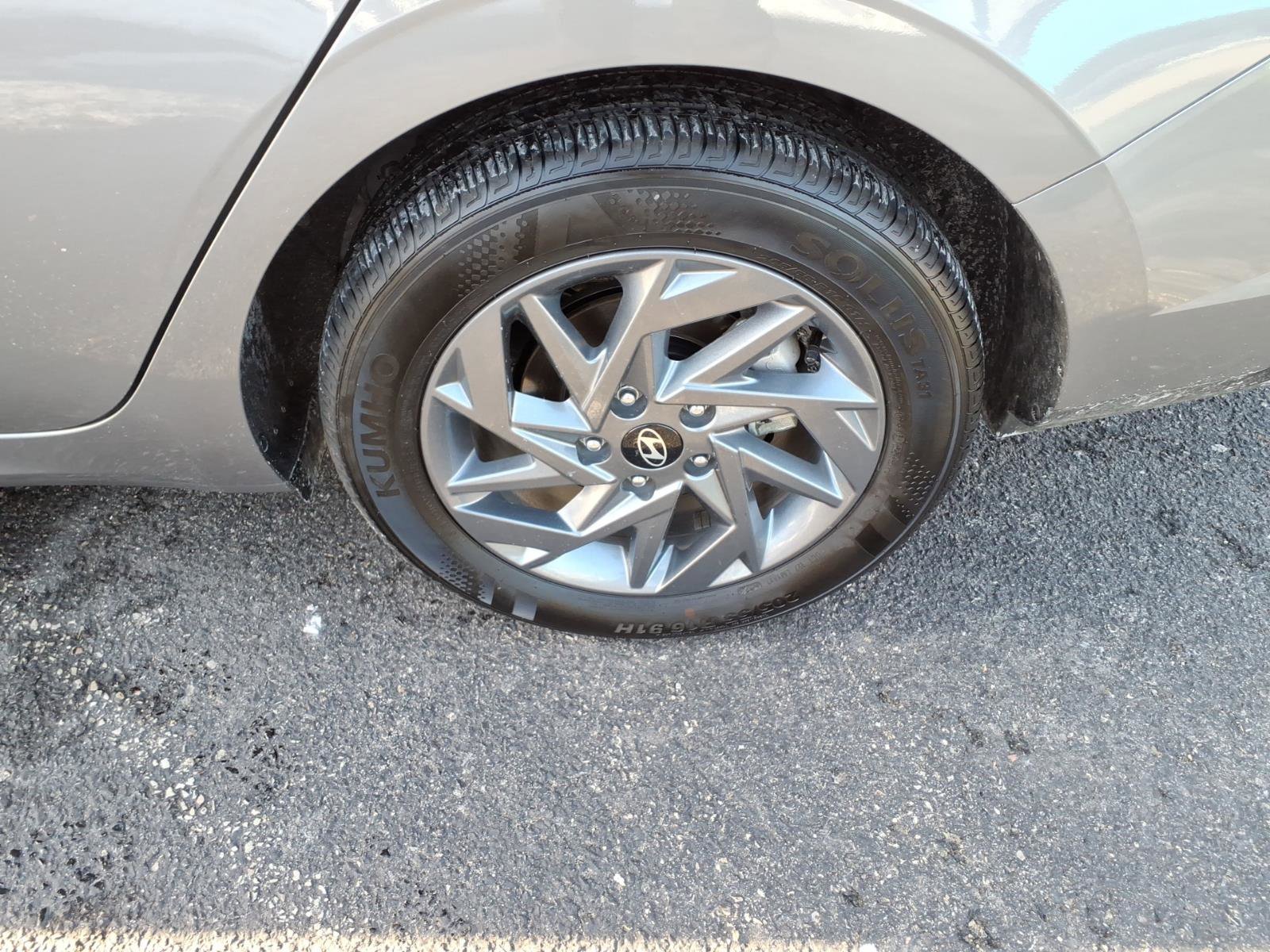 Used 2024 Hyundai Elantra SEL image 18