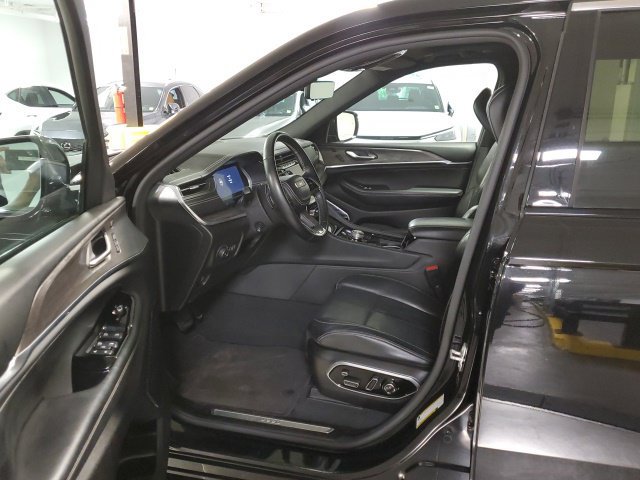 Used 2022 Jeep Grand Cherokee L Overland w/ Luxury Tech Group IV AWD/4WD image 14