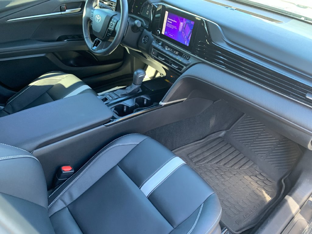Used 2025 Toyota Camry SE w/ Convenience Package FWD image 18