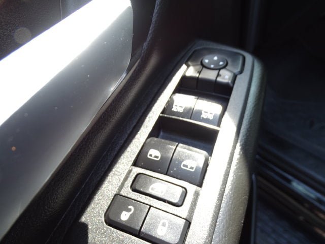 Used 2025 RAM 1500 Warlock AWD/4WD image 9