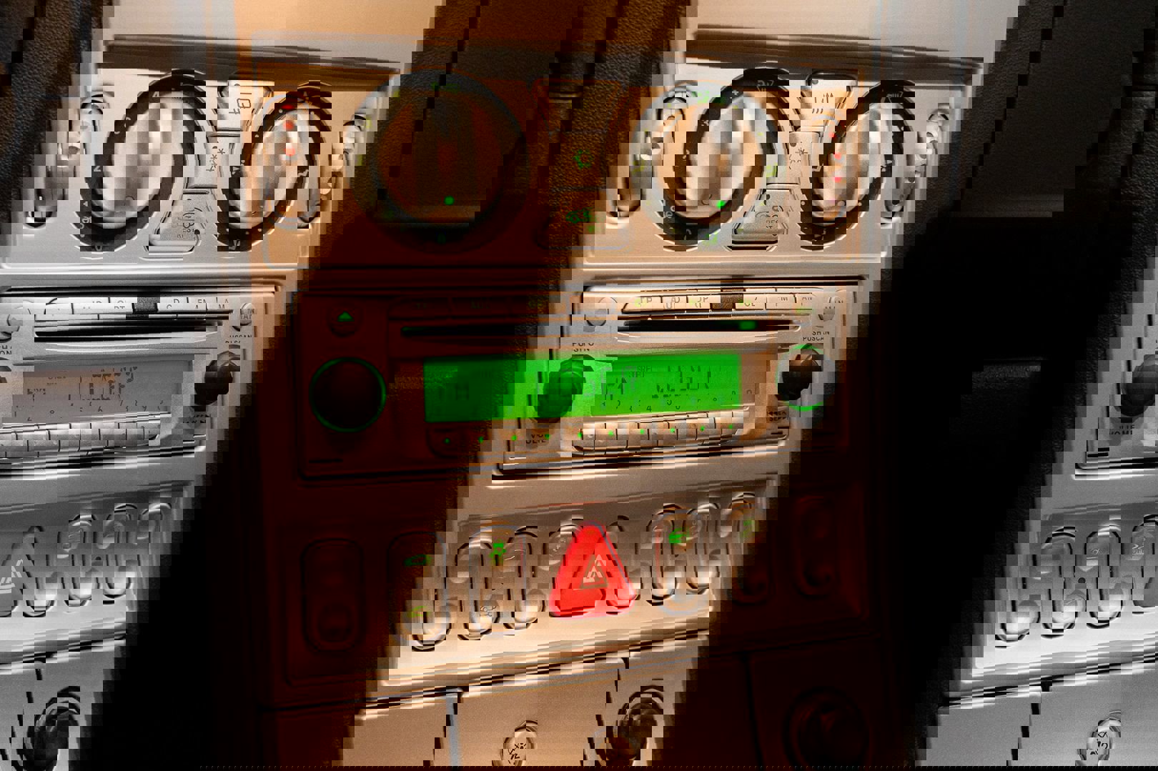 Used 2006 Chrysler Crossfire Coupe image 29