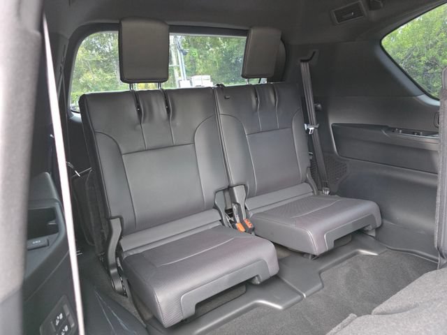 Used 2024 Lexus LX 600 4WD w/ Premium Package image 15