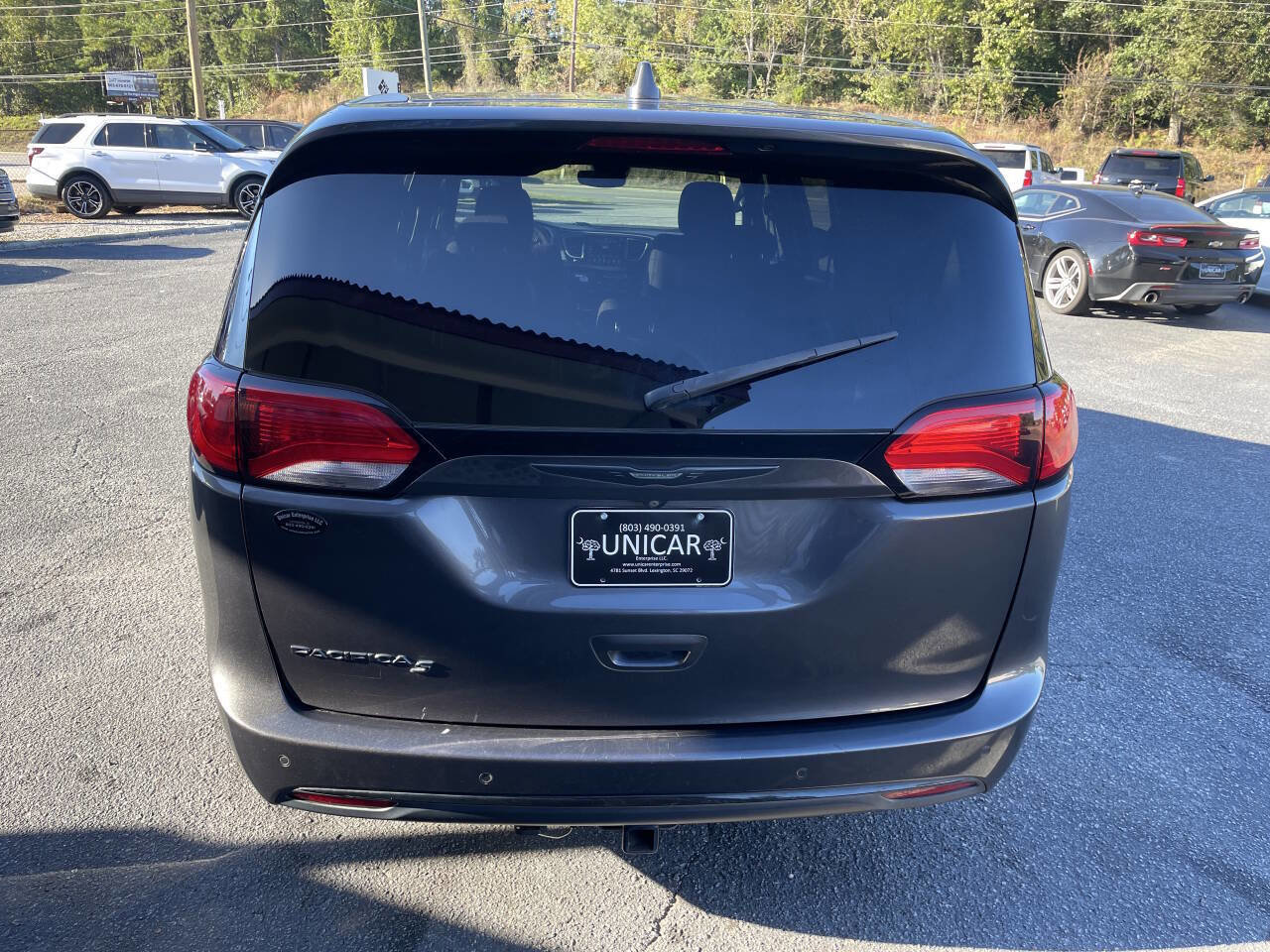 Used 2020 Chrysler Pacifica Touring w/ Advanced Safetytec Group image 6