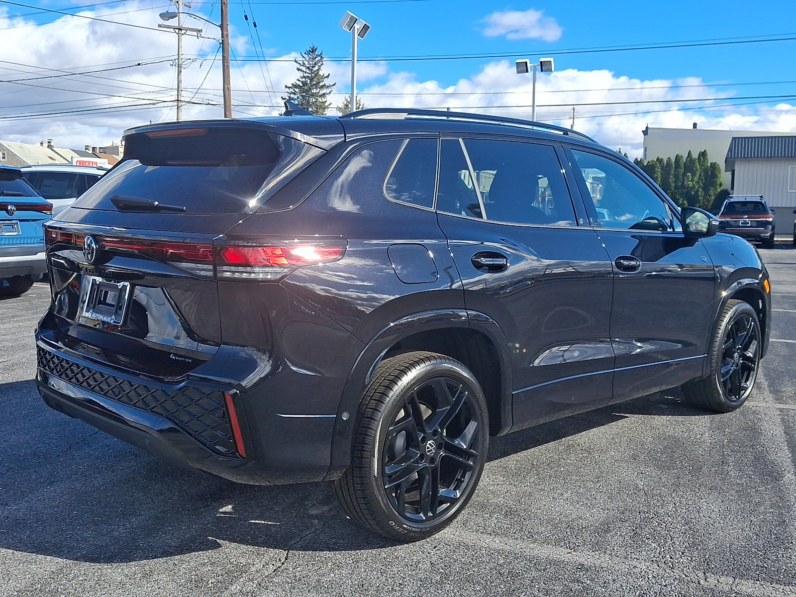 New 2026 Volkswagen Tiguan SE R-Line image 5