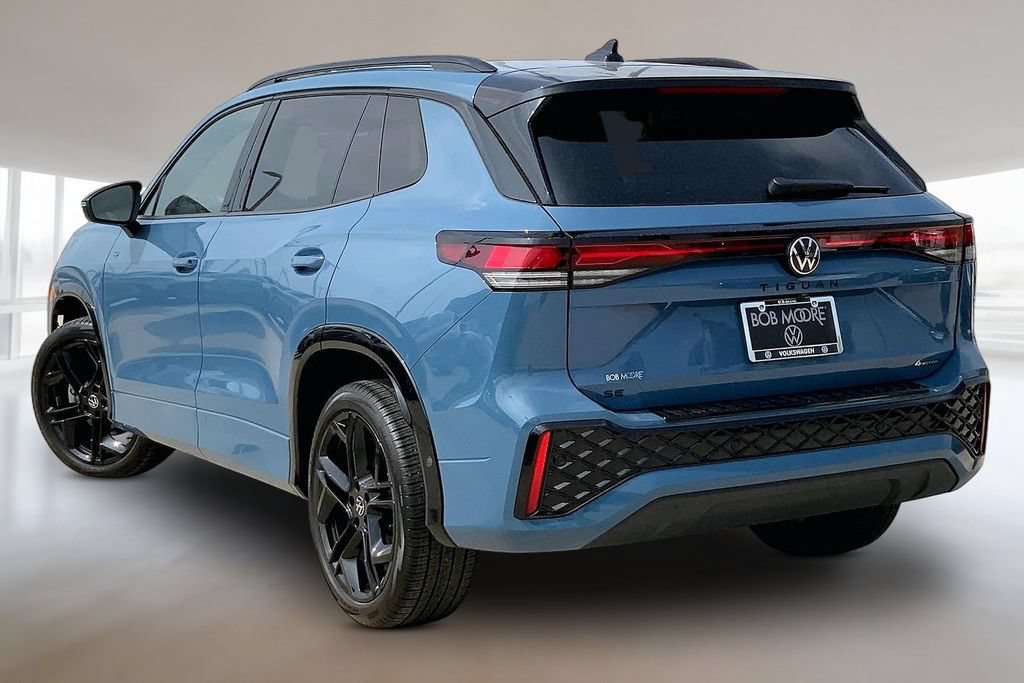Certified 2025 Volkswagen Tiguan SE R-Line AWD/4WD image 12