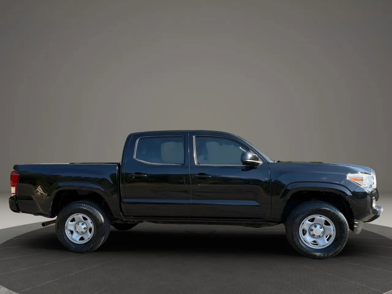 Used 2018 Toyota Tacoma SR w/ SR Convenience Package RWD image 9