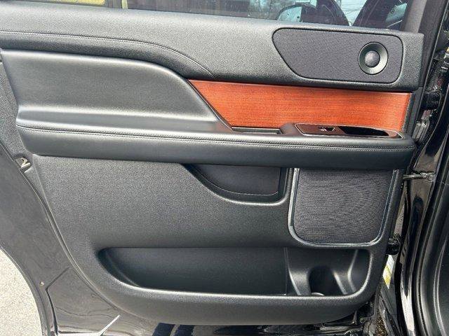 Used 2020 Lincoln Navigator L Reserve AWD/4WD image 31