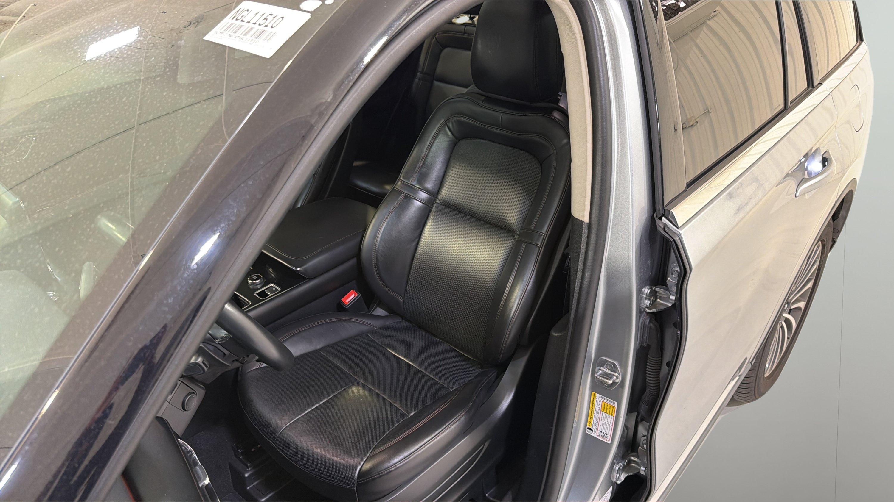Used 2023 Lincoln Aviator Reserve RWD image 9