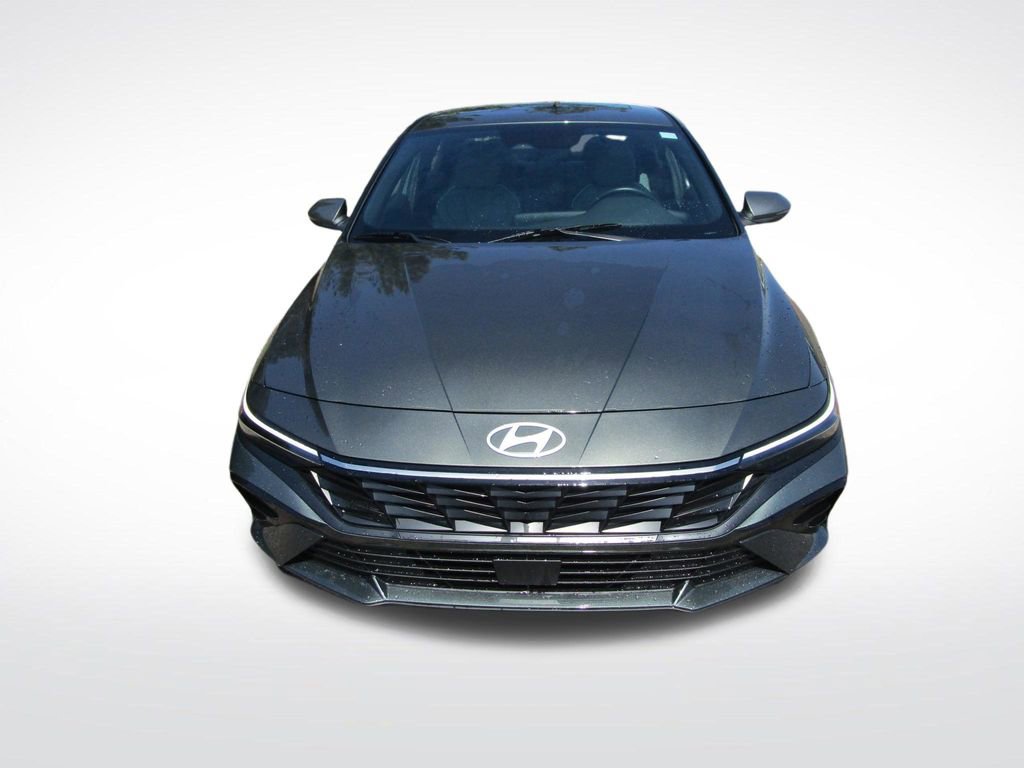 Used 2025 Hyundai Elantra Limited image 4